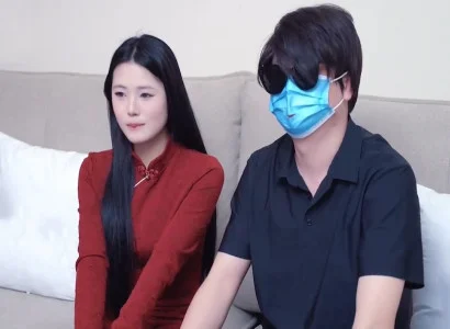 Anh chàng đang lén bỏ thuốc kích dục cho em đồng nghiệp uống