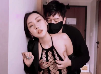 Ả vợ hiến thân cho sếp để trả nợ cho chồng