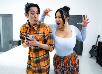 Đứa con trai làm mẹ kế xăm trổ hàng múp tới đỉnh cao